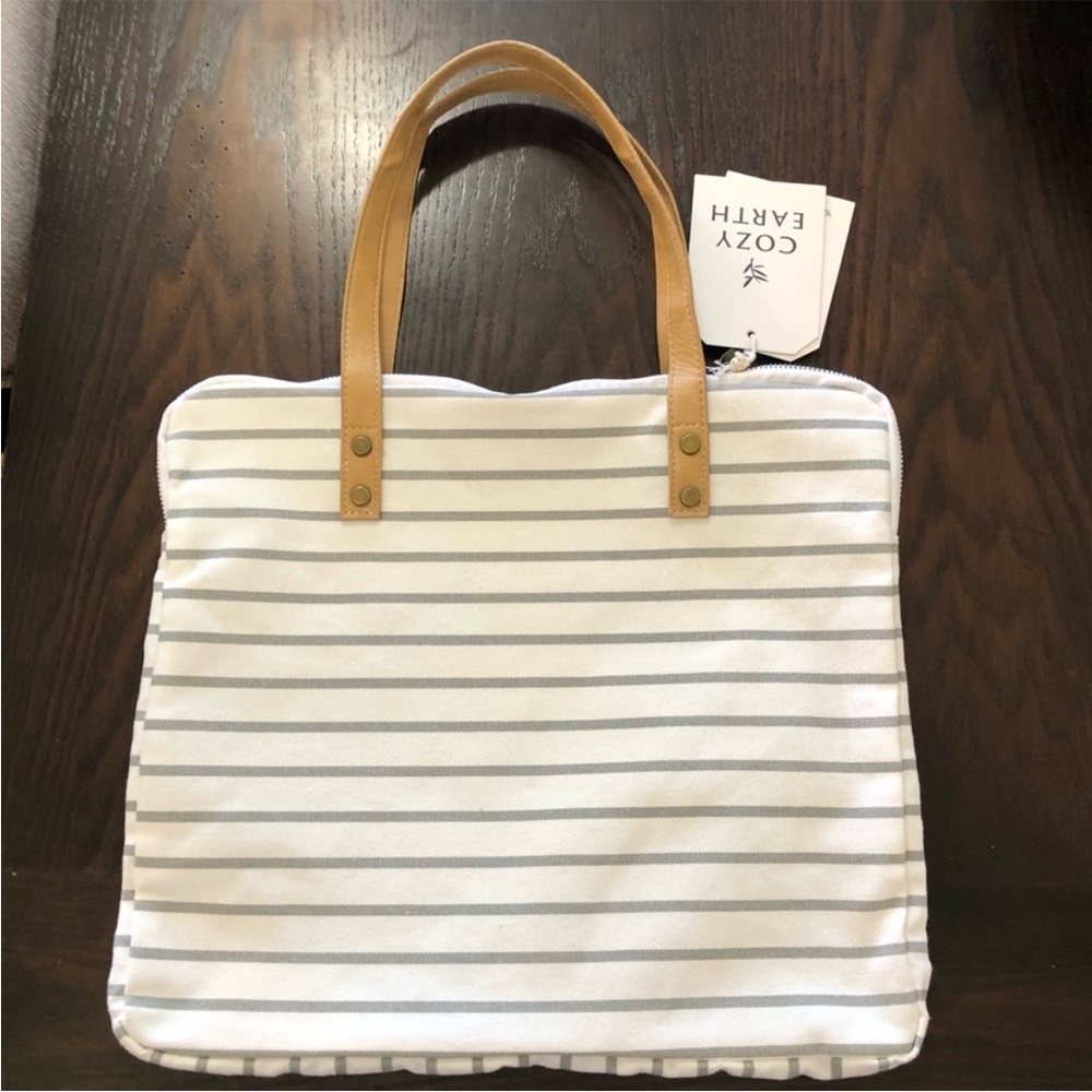 NWT Cozy Earth Striped Large Tote White/Tan leather faux Handles Shoulder Bag - Picture 6 of 9